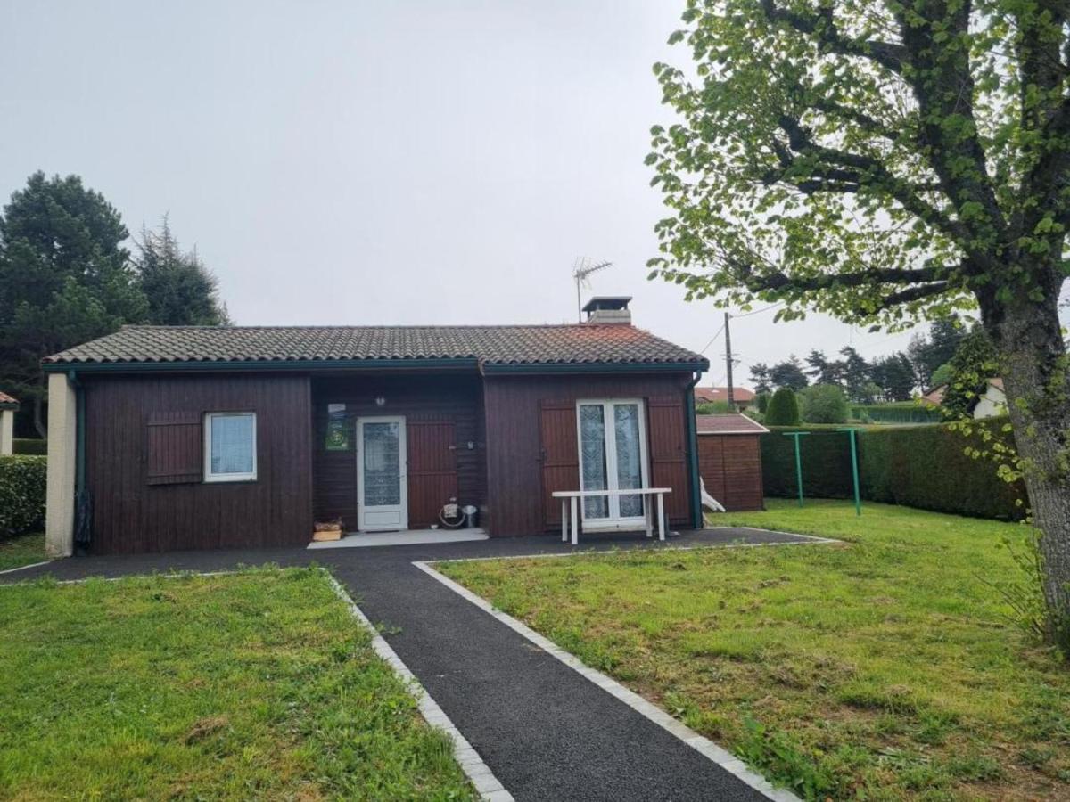 Gite Avec Cheminee, Terrasse Et Wifi - Animaux Acceptes - Fr-1-496-163 Usson-en-Forez Eksteriør bilde